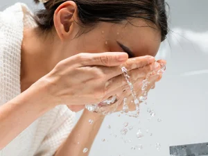 شستن صورت بعد از لیزر آر اف فرکشنال